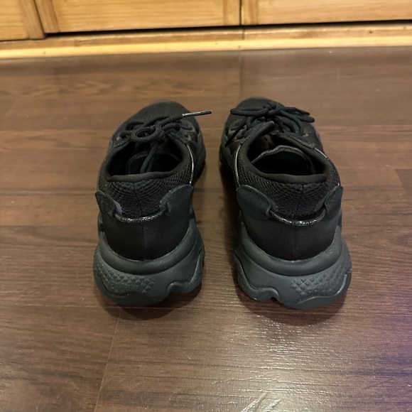 Adidas Originals Ozweego Shoes - Picture 6 of 8